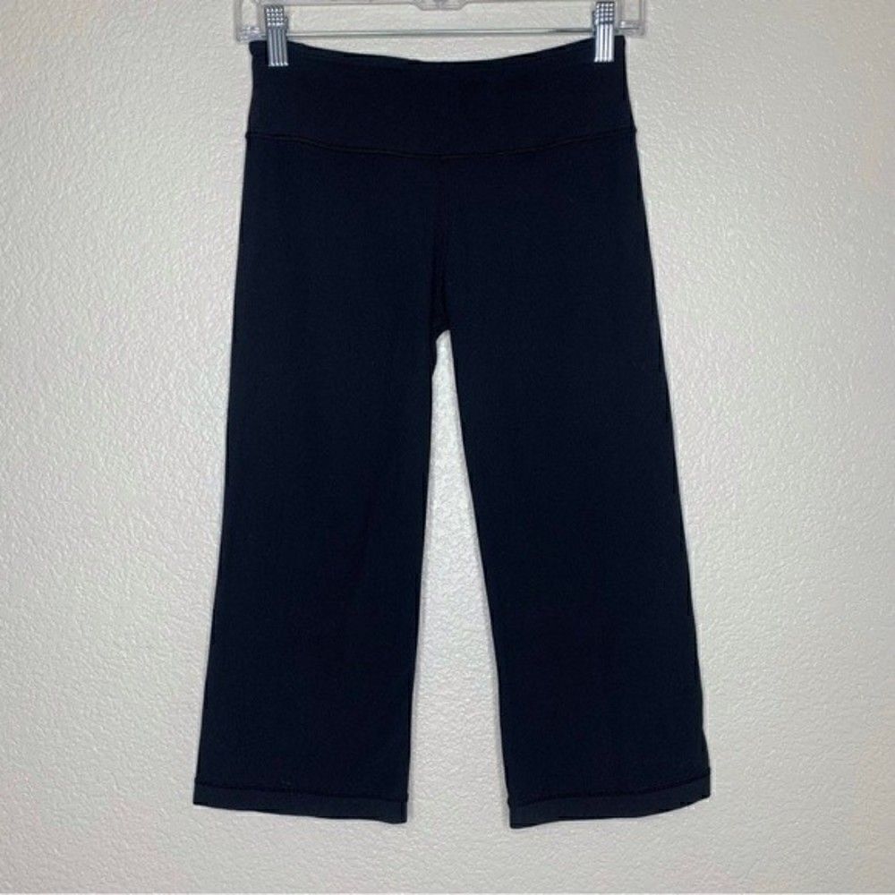 Lululemon Size 4 Reversible Yoga Groove Cut Leggings